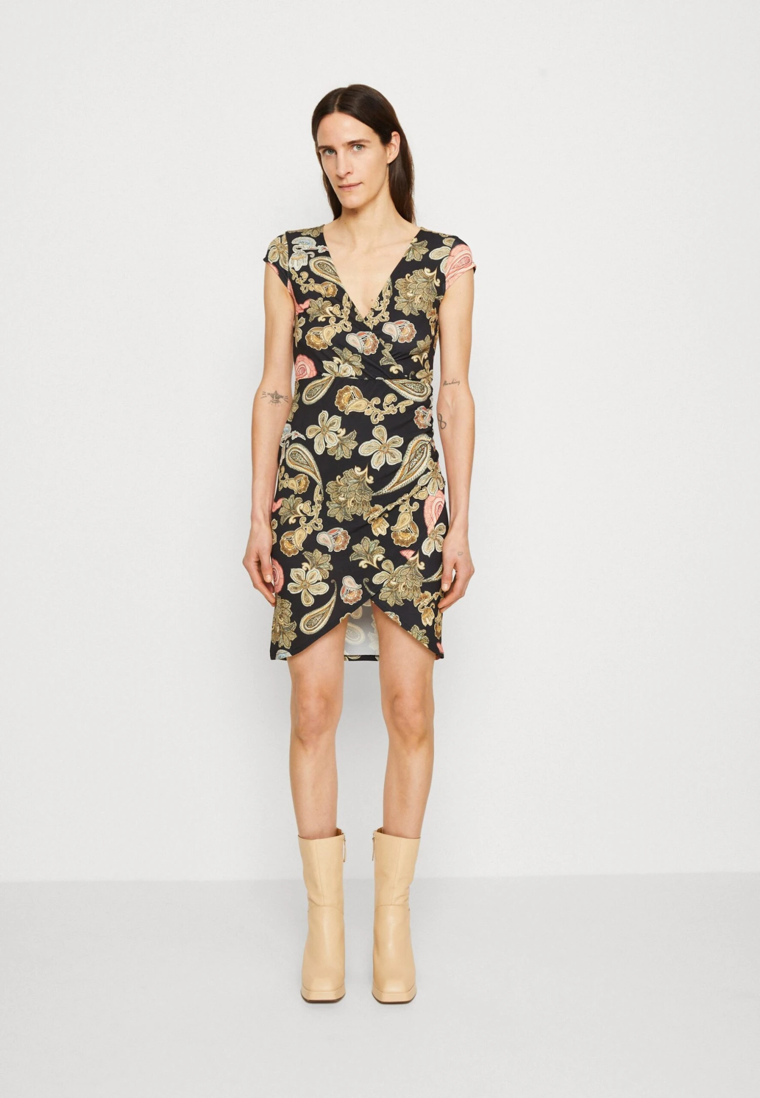 Anna Field Robe En Jersey - Black/Multi Coloured 5 Anna Field Robe En Jersey - Black/Multi Coloured – Image 3