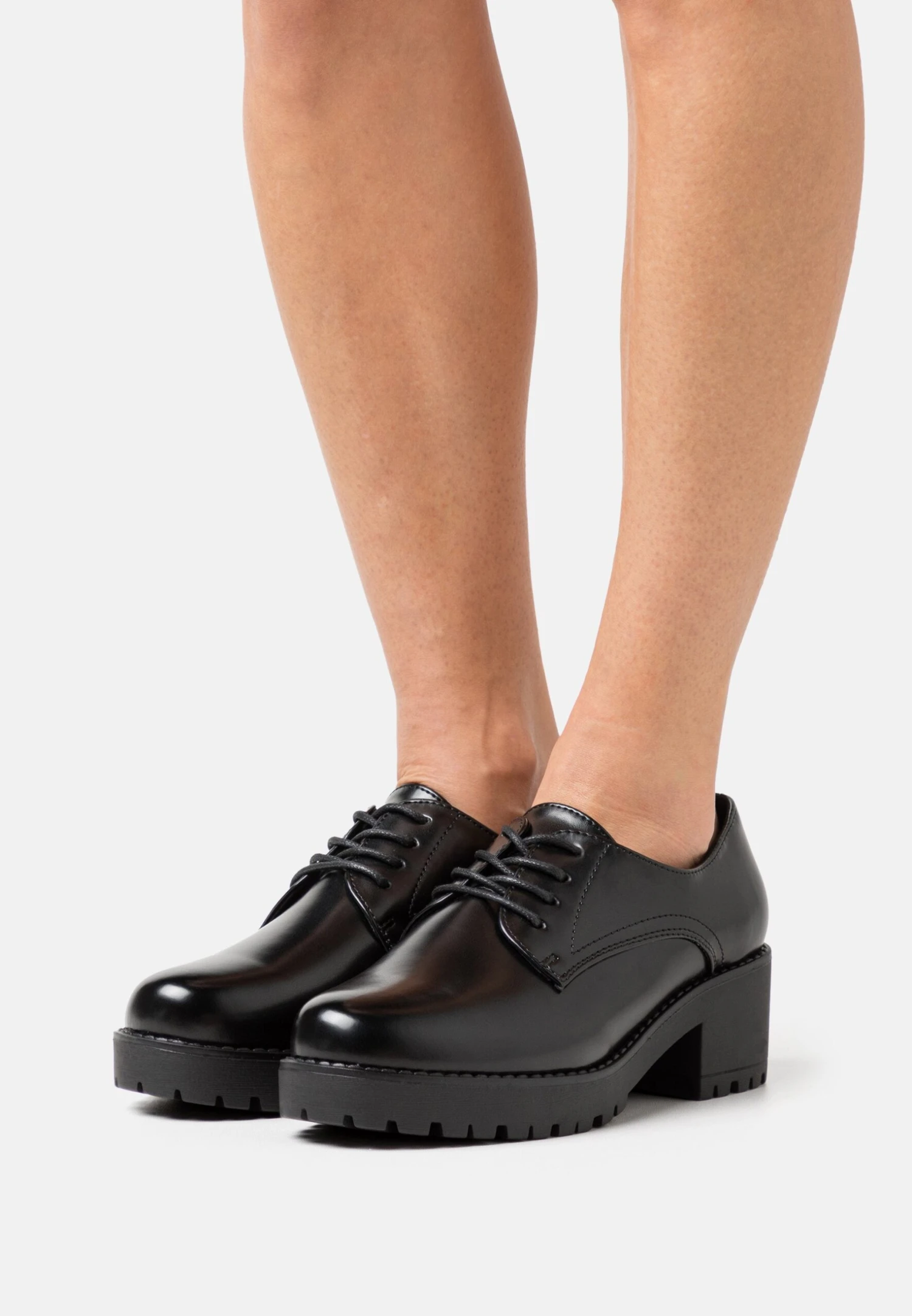 Richelieus - Black 3 Richelieus - Black