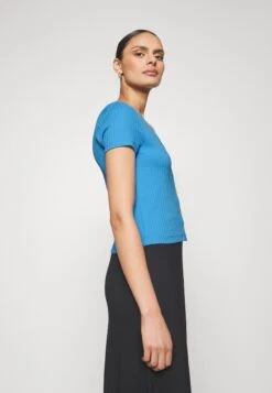 Anna Field Gilet - Blue 15 Anna Field Gilet - Blue -Anna Field 24950c3cf39b4e9ab2f477f7526de89c