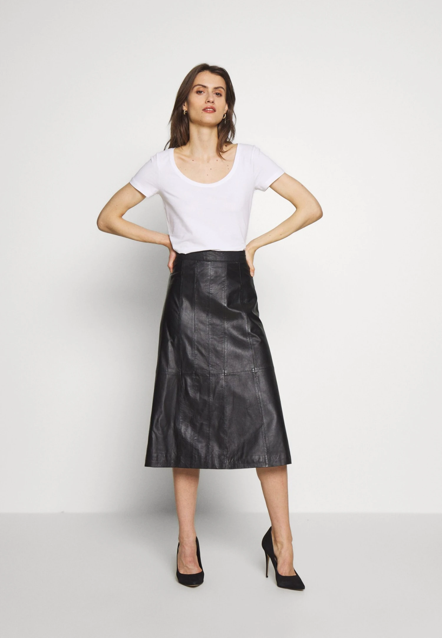 Anna Field 3 Pack - T-Shirt Basique - White/Camel/Black 4 Anna Field 3 Pack - T-Shirt Basique - White/Camel/Black – Image 2