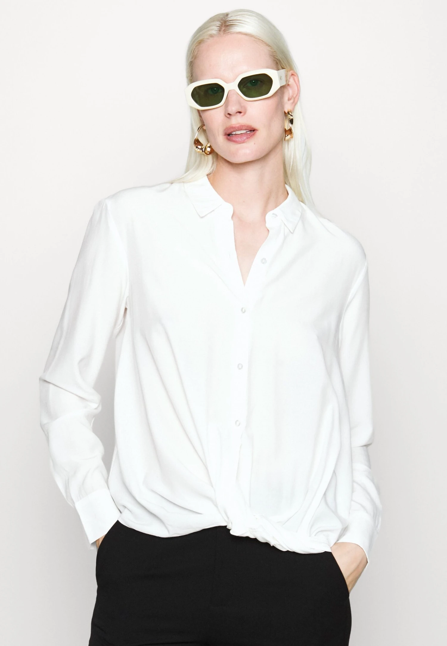 Blouse - White 6 Blouse - White – Image 4