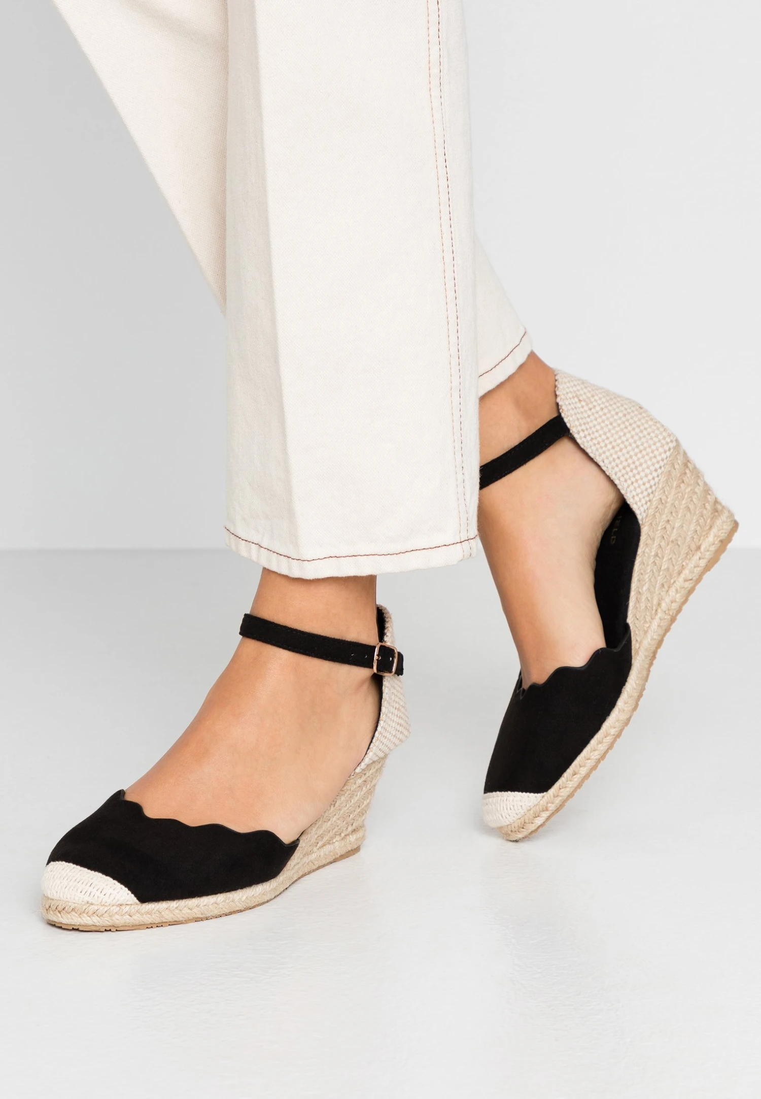 Escarpins Compensés - Black 3 Escarpins Compensés - Black