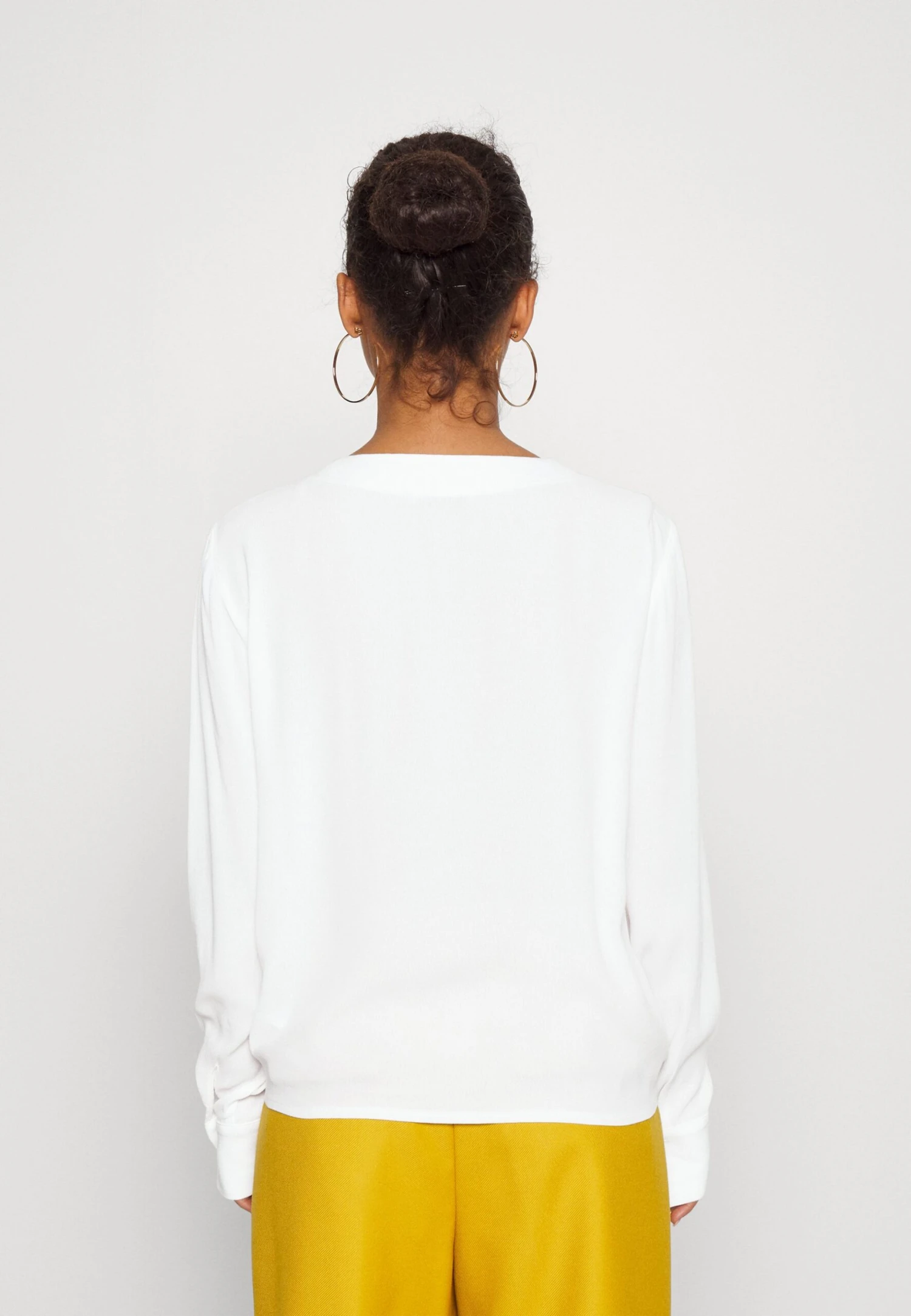 Blouse - Off-White 5 Blouse - Off-White – Image 3