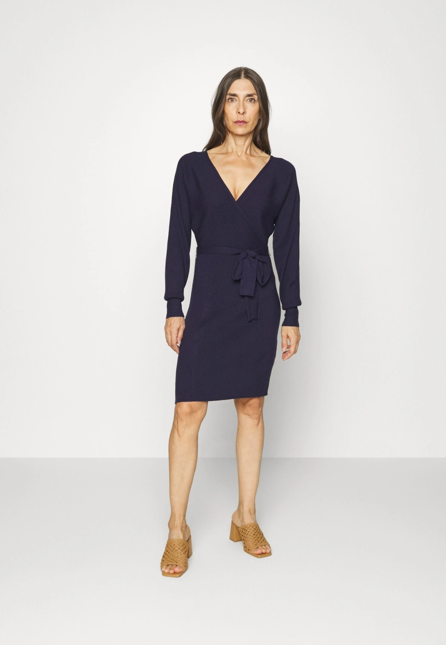 Anna Field Wrap V Ausschnitt Mini Strickkleid Mit Gürtel - Robe Fourreau - Dark Blue 3 Anna Field Wrap V Ausschnitt Mini Strickkleid Mit Gürtel - Robe Fourreau - Dark Blue