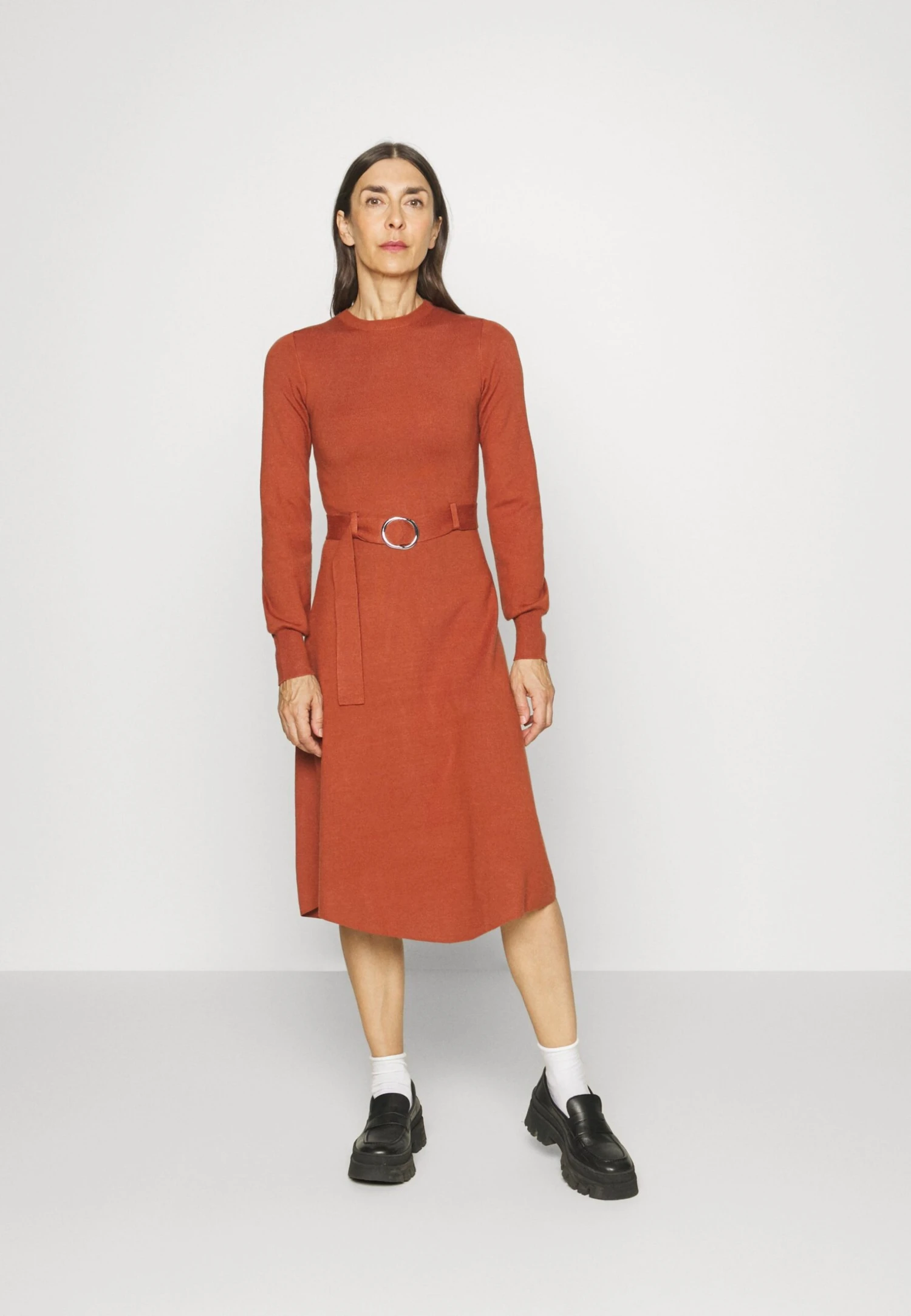 Anna Field Crew Ausschnitt Midi Strickkleid Mit Gürtel - Robe Pull - Brown 3 Anna Field Crew Ausschnitt Midi Strickkleid Mit Gürtel - Robe Pull - Brown