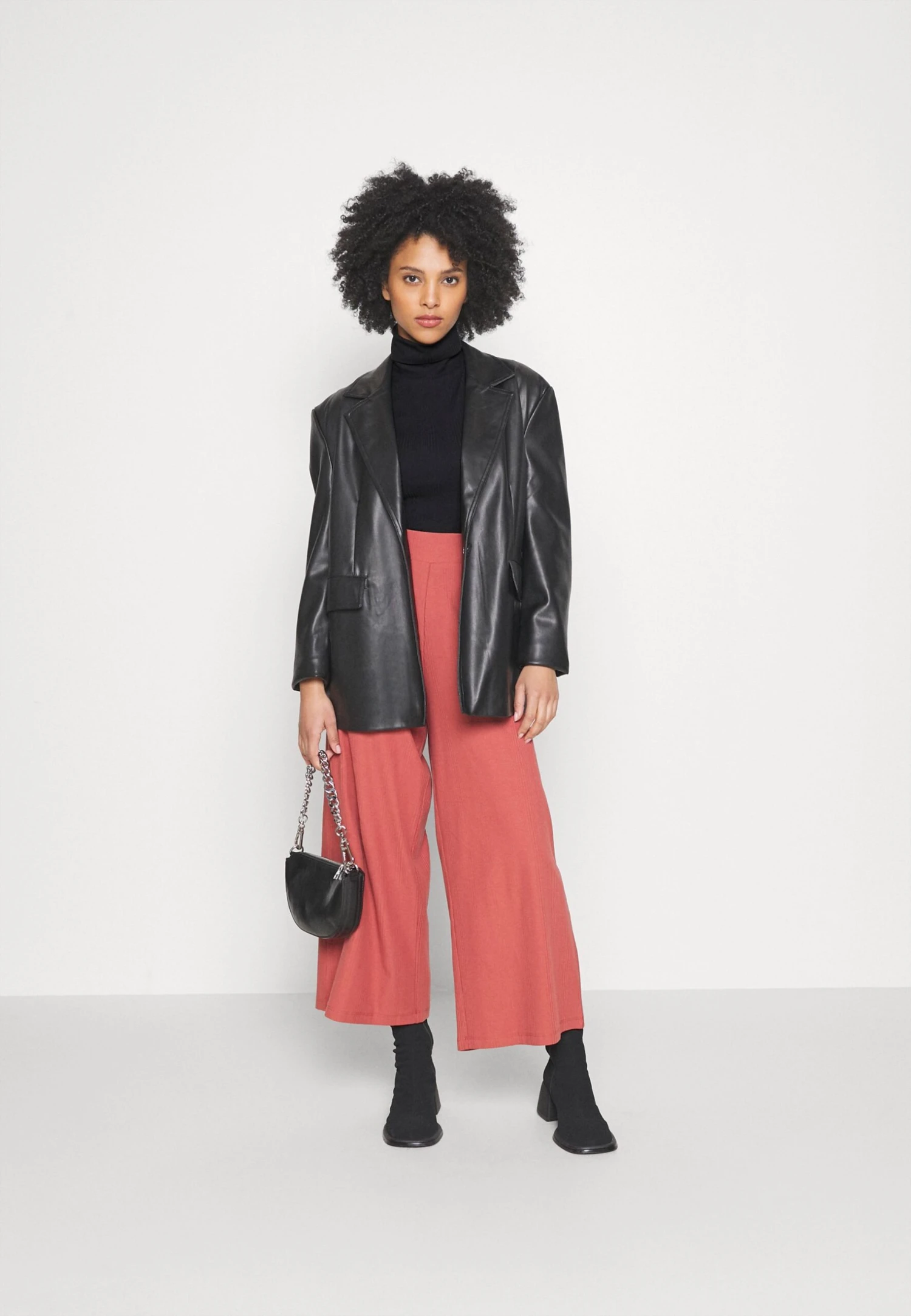 T-Shirt Basique - Black 4 T-Shirt Basique - Black – Image 2